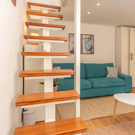 Howlit Apartment *